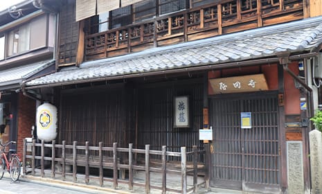 家の傾きを直すには「家起し」を行います！